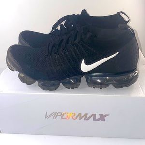 Women’s NIKE AIR VAPORMAX FLYNIT 2 black size 9